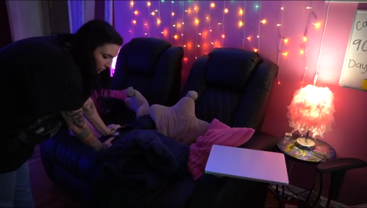 Weilianda recliner in creator's cozy home office corner setup